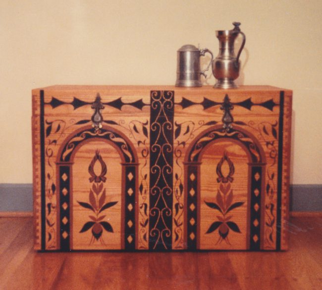 Chest made of pine and decorated in the style of Bauernmalerei